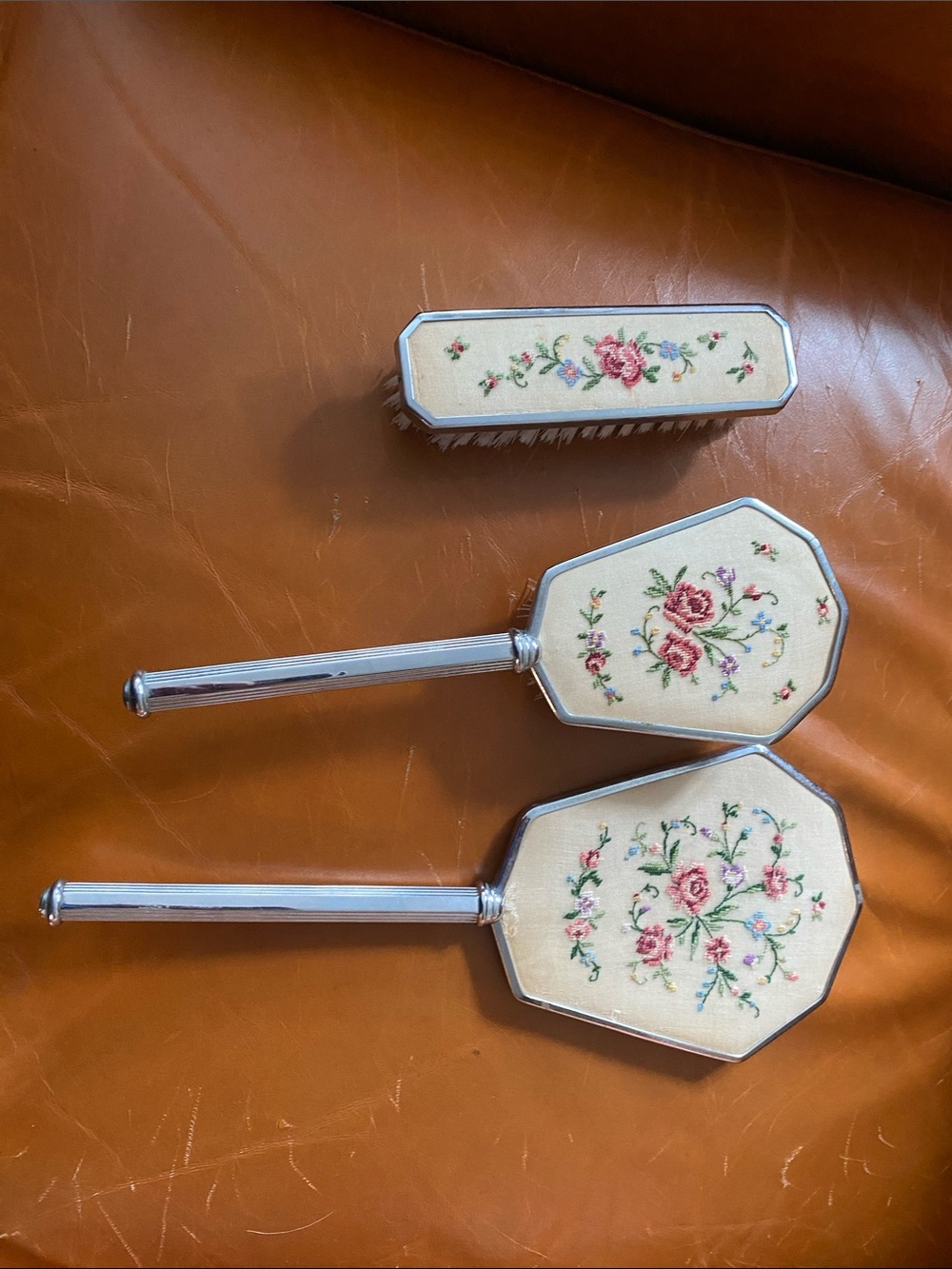 Vintage Floral Embroidered Vanity Brush & Mirrors Set - Pink Floral on Cream
